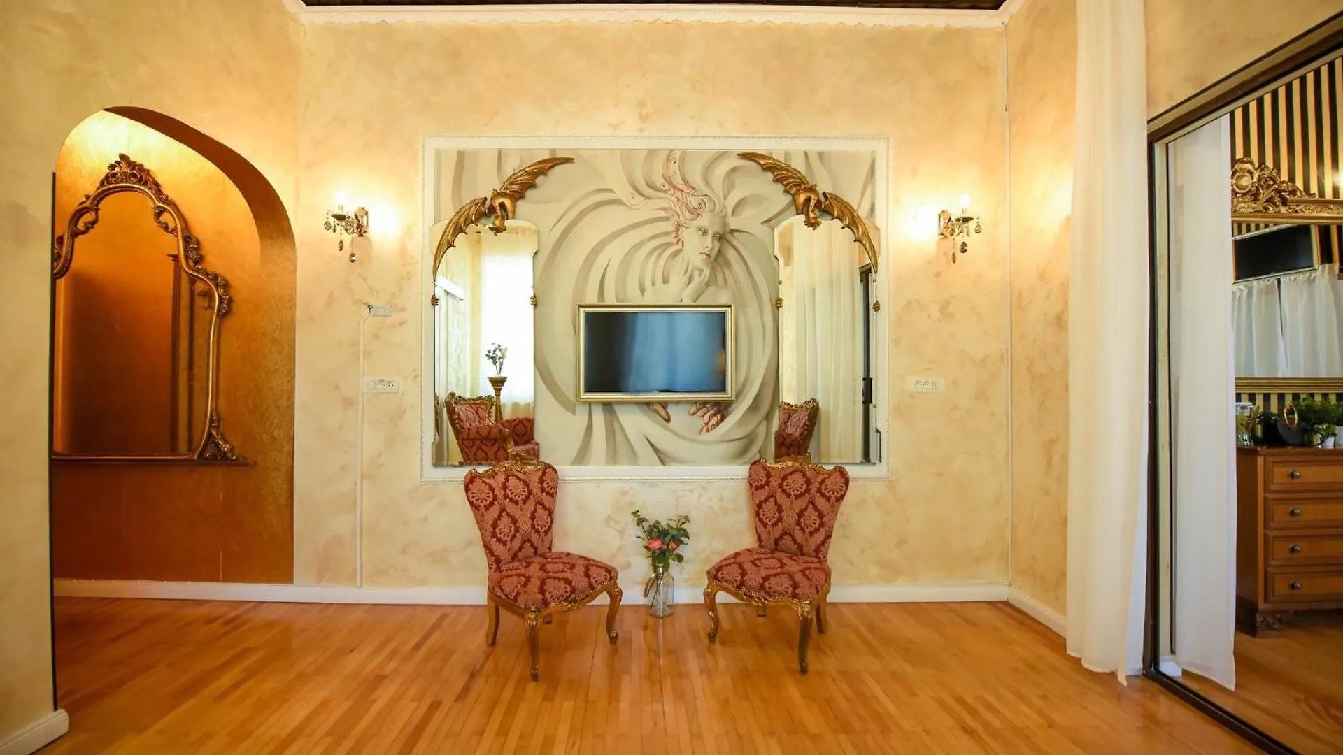 Centrally Located 2Br Apartment With Balcony & Unique Design Bucureşti România
