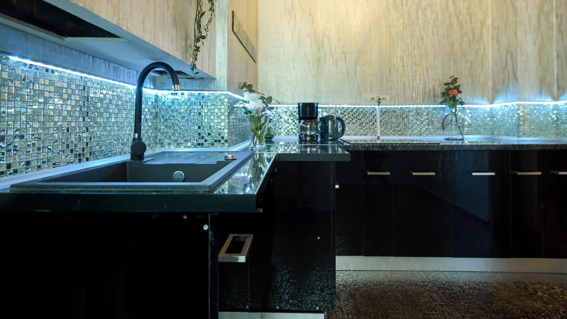 Centrally Located 2Br Apartment With Balcony & Unique Design Bukareszt