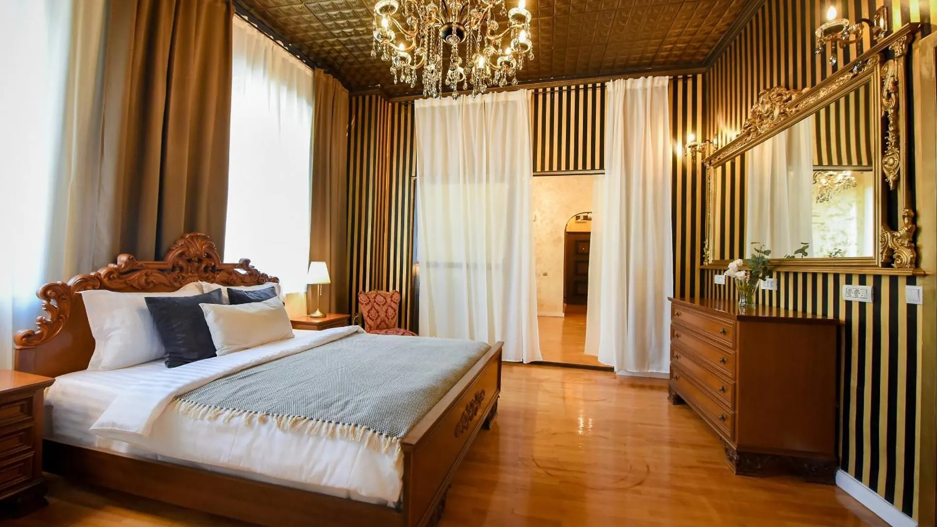 Centrally Located 2Br Apartment With Balcony & Unique Design Bucharest