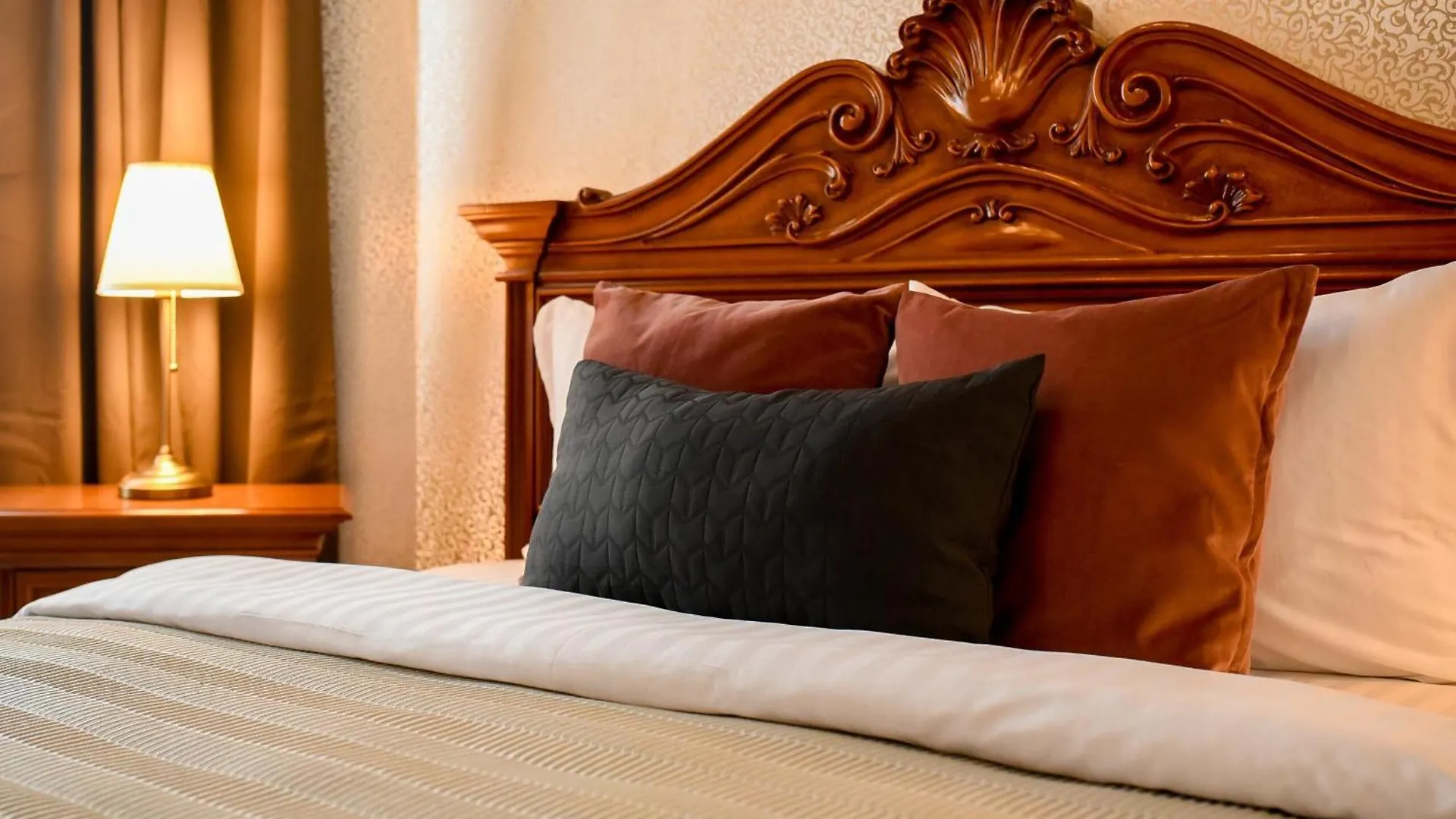 Centrally Located 2Br Apartment With Balcony & Unique Design Bucharest