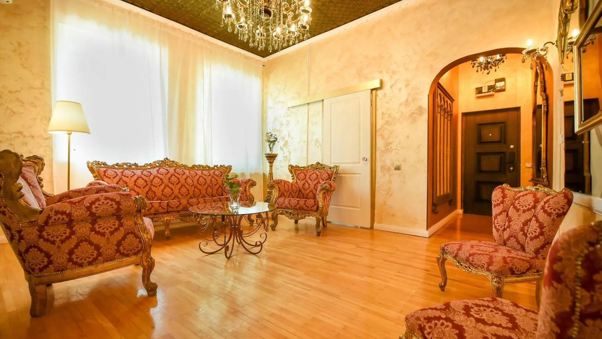 Centrally Located 2Br Apartment With Balcony & Unique Design Boekarest Roemenië