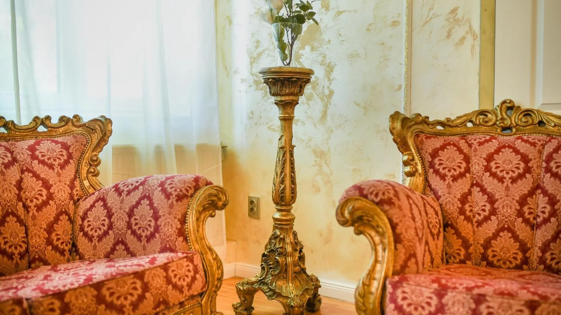 Centrally Located 2Br Apartment With Balcony & Unique Design Boekarest