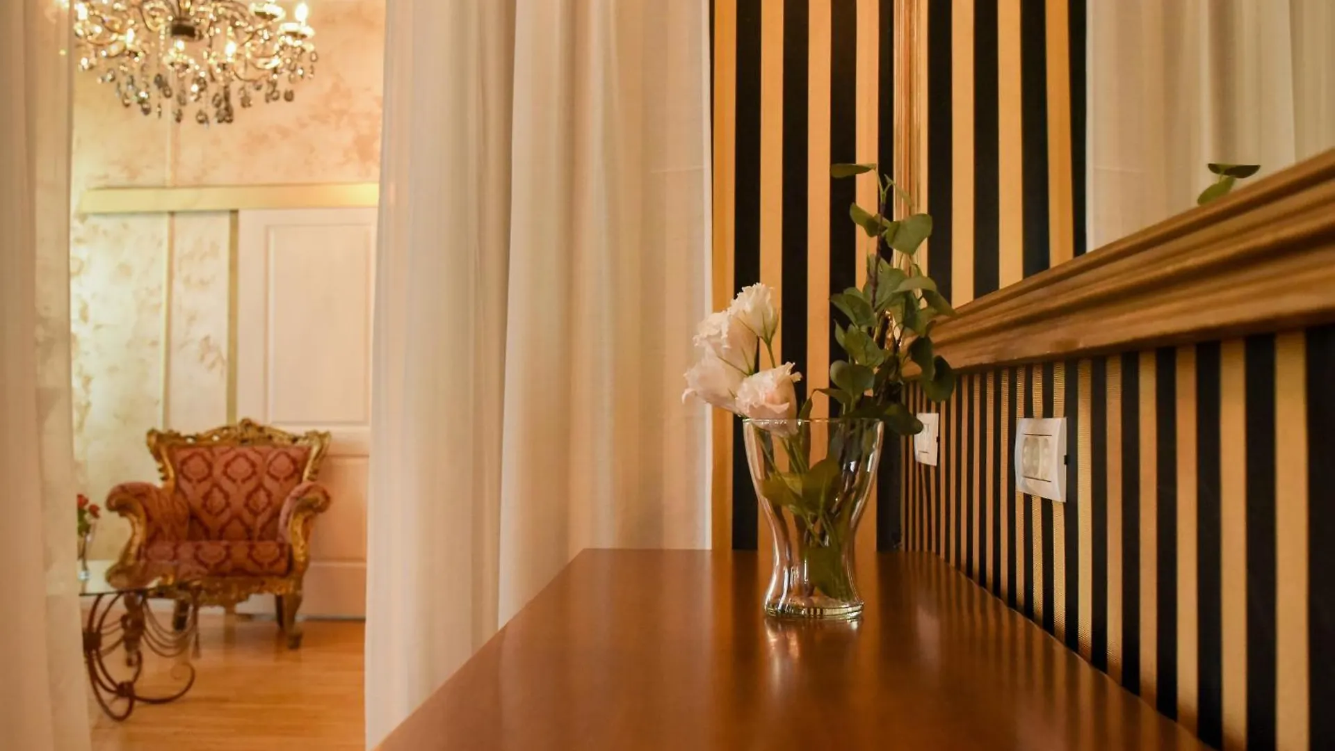 Centrally Located 2Br Apartment With Balcony & Unique Design Boekarest