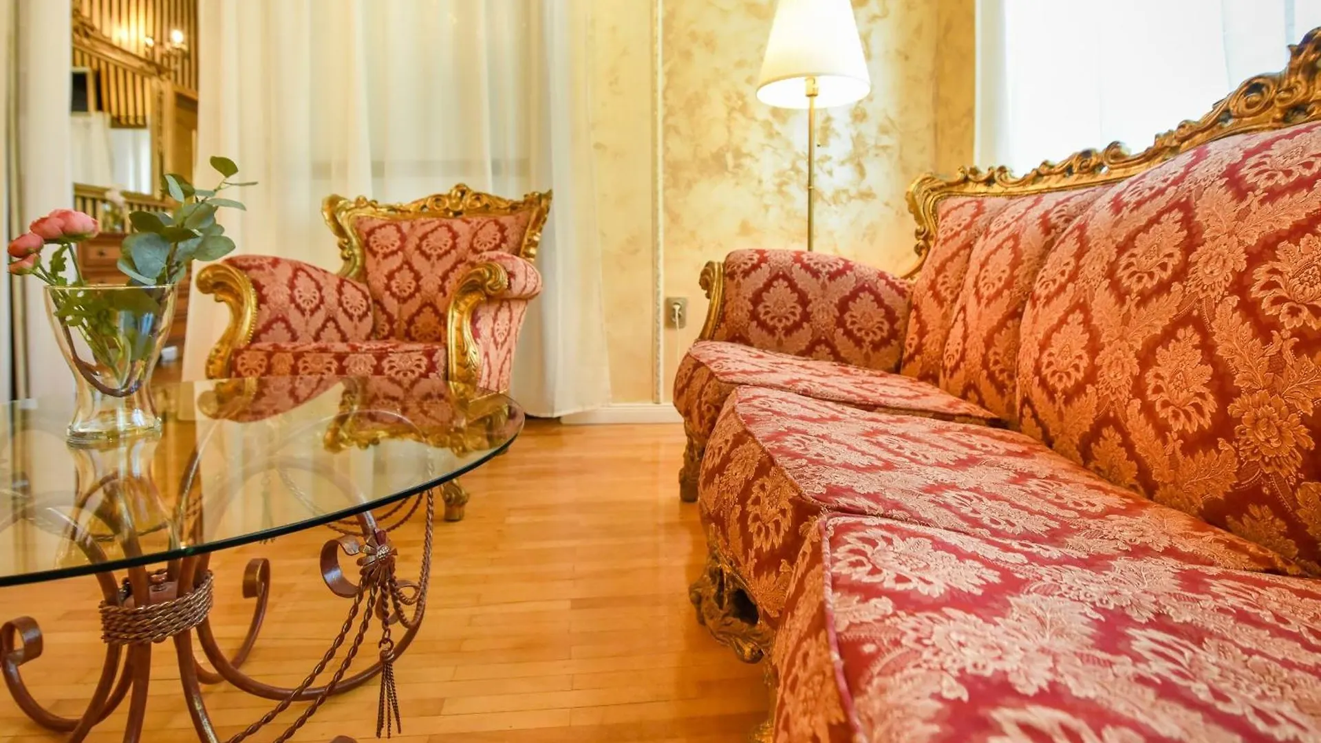Centrally Located 2Br Apartment With Balcony & Unique Design Boekarest