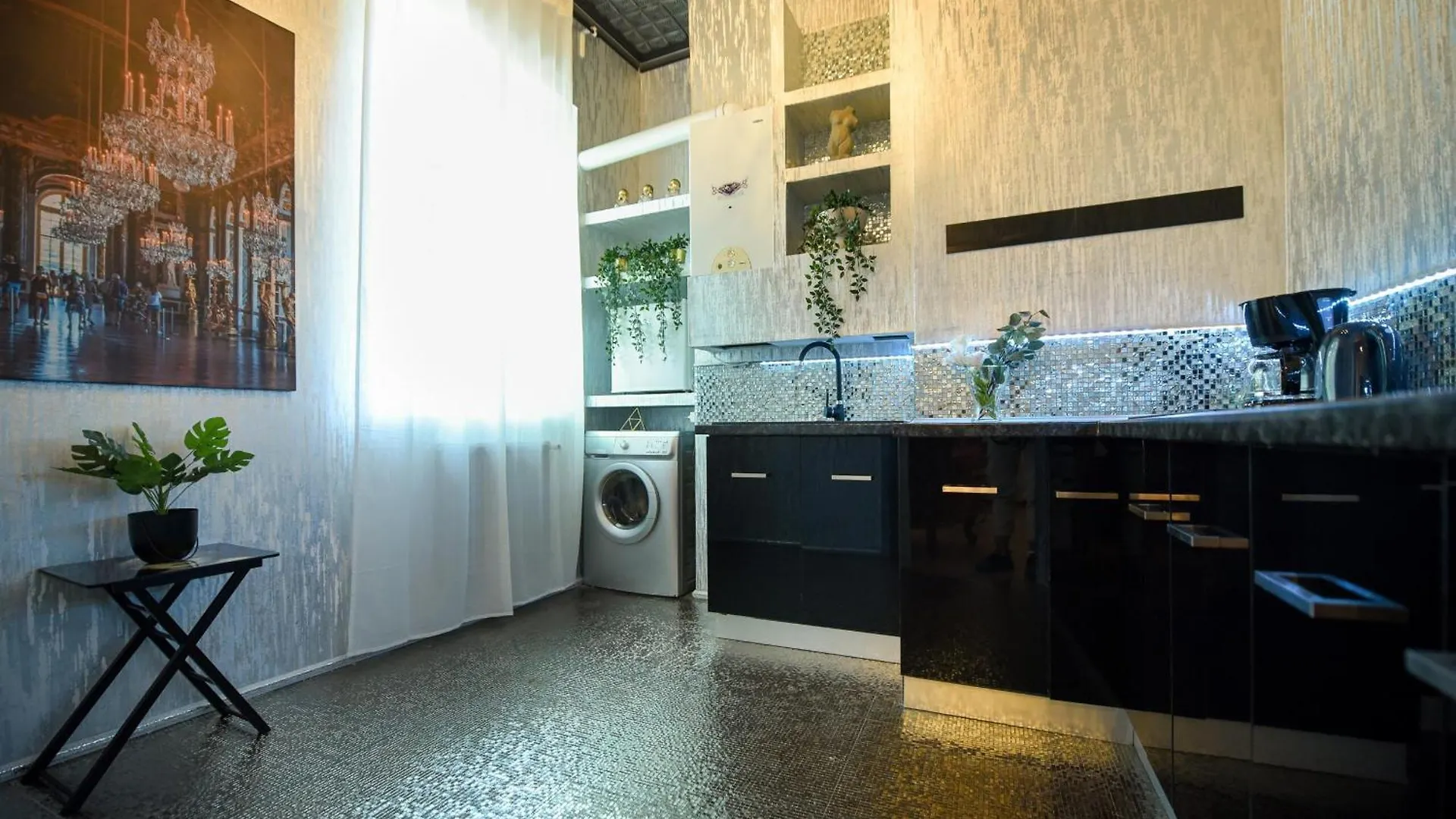 Centrally Located 2Br Apartment With Balcony & Unique Design Boekarest Roemenië