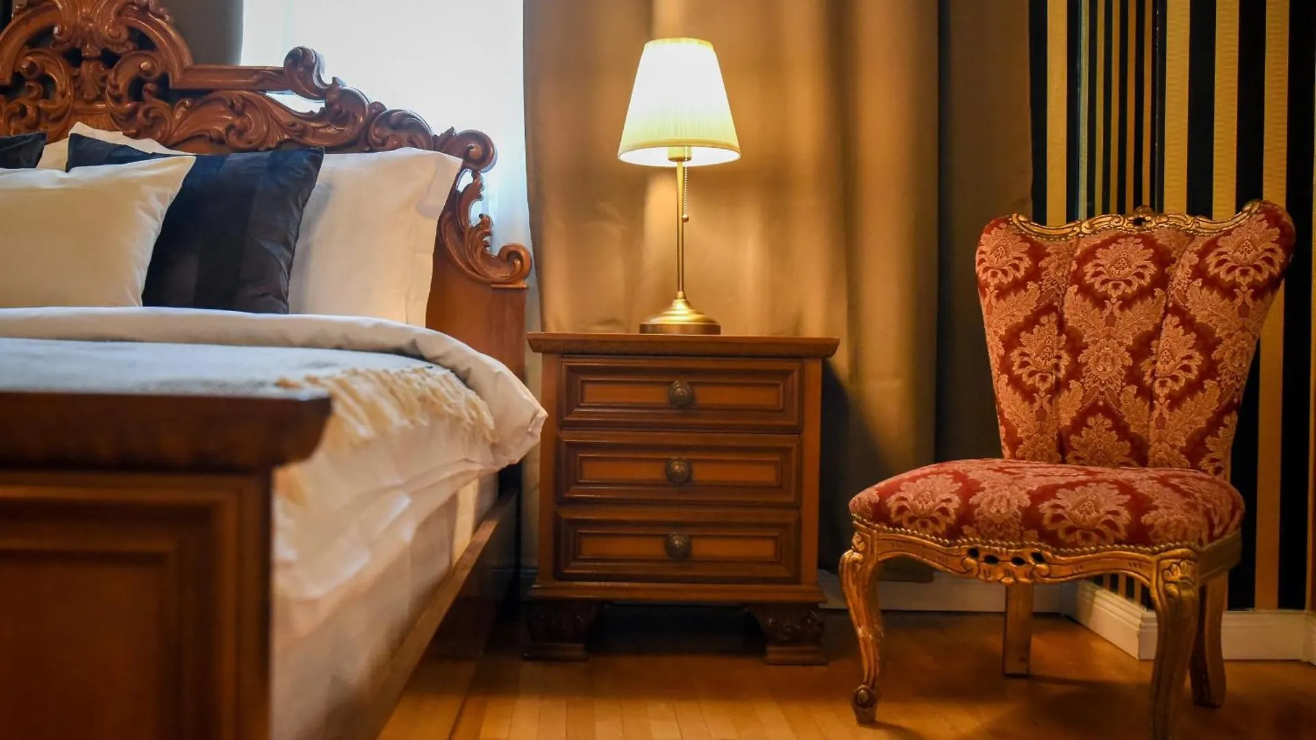 Centrally Located 2Br Apartment With Balcony & Unique Design Boekarest Roemenië